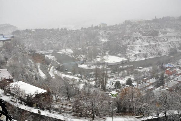 Tunceli'ye mevsimin ilk karı yağdı galerisi resim 4