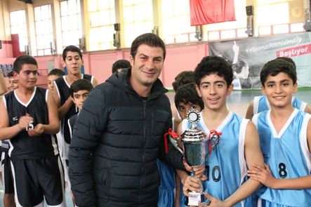 Basketbolda Şampiyon Kalan Orta okulu galerisi resim 2