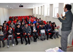 Tunceli'de Öğrencilere Kitap Desteği