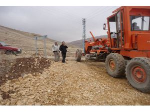 Hozat’ta Yol genişletme çalışması