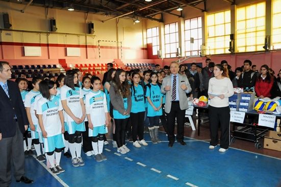 Sporculara Malzeme Dağıtımı Yapıldı galerisi resim 3