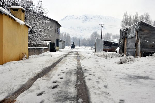 Ovacık'ta kar yağışı etkili oldu galerisi resim 1