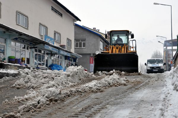 Ovacık'ta kar yağışı etkili oldu galerisi resim 3