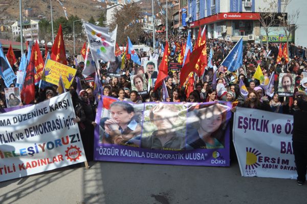 Tunceli'de Kadınlar Yürüyüş Yaptı galerisi resim 1