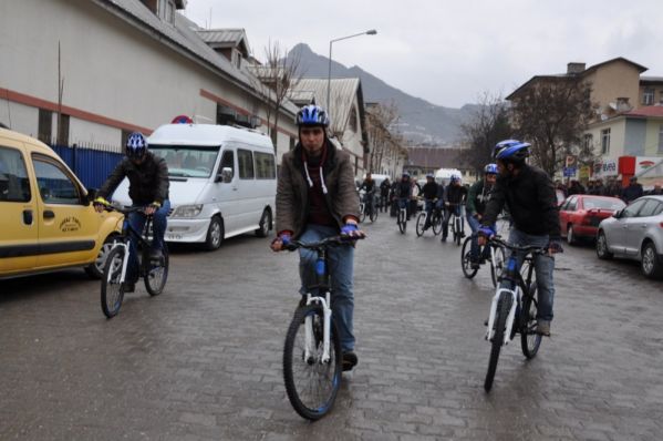 GENÇSEM Merkezine Dağ Bisikletleri ve Ekipmanlar A galerisi resim 1