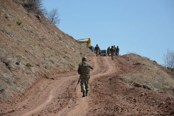 Tunceli’de önceden yola döşenmiş bomba imha edildi galerisi resim 1