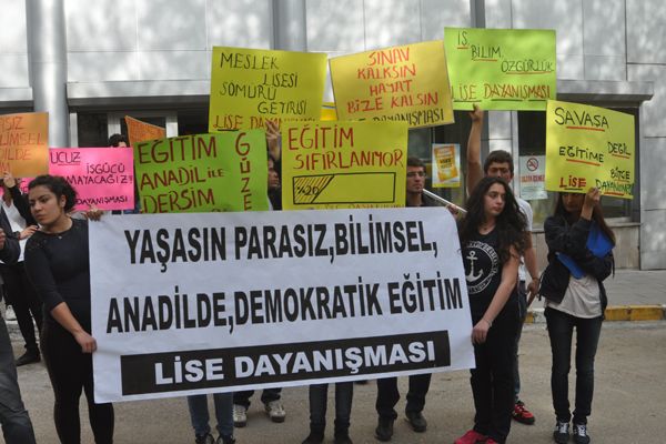 Lise Öğrencileri yürüdü galerisi resim 2