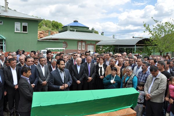 Kılıçdaroğlu, Amcasının Cenazesine Katıldı galerisi resim 10