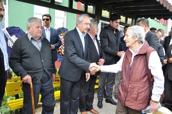 Kılıçdaroğlu, Amcasının Cenazesine Katıldı galerisi resim 12