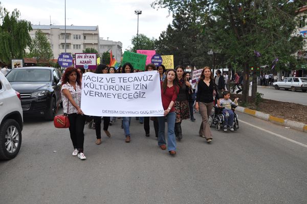 Taciz, şiddet ve tecavüz protestosu galerisi resim 4