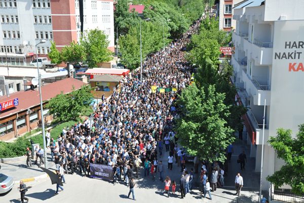 Binlerce kişi Soma için yürüdü galerisi resim 6