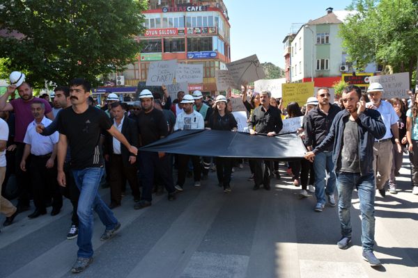 Binlerce kişi Soma için yürüdü galerisi resim 7