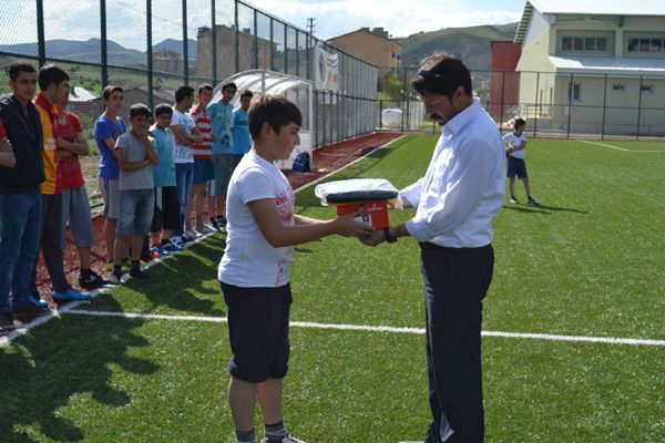 Hozat Belediyesinden Futbol Okuluna Yardım galerisi resim 2