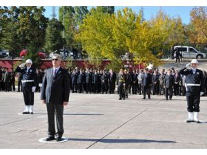 Cumhuriyet Bayramı nedeniyle çelenk sunuldu