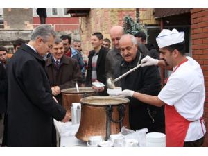 İl Müftülüğü Muharrem Ayı Nedeniyle Aşure Dağıttı