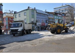 Belediyeden kar temizleme çalışması