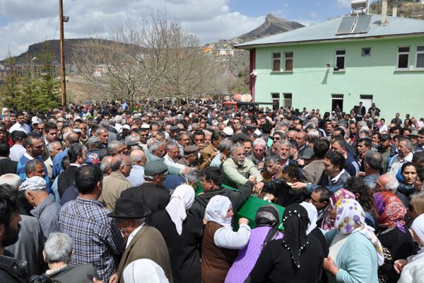 Baba Bertal Son Yolculuğuna Uğurlandı galerisi resim 1