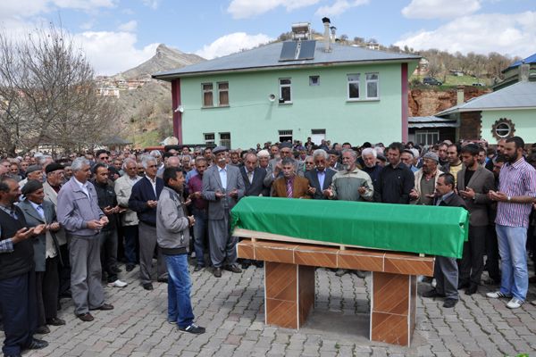 Baba Bertal Son Yolculuğuna Uğurlandı galerisi resim 4