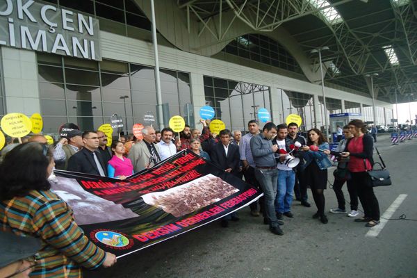 "Sabiha Gökçen"de Dersim katliamı eylemi galerisi resim 4