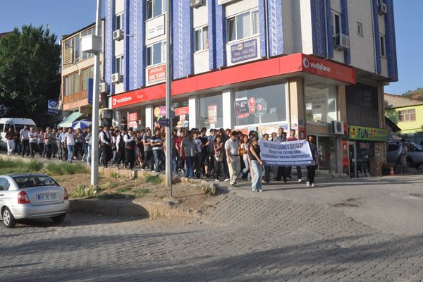 Gözaltı ve tutuklama protestosu galerisi resim 3