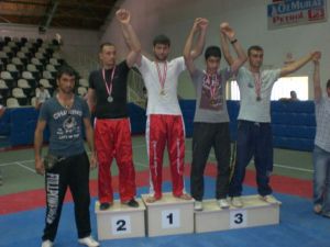 Kick Boks’ta Madalya Sevinci