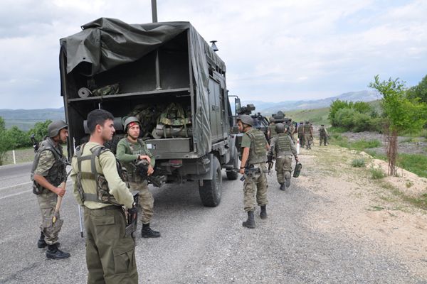 Askeri konvoya bombalı saldırı son anda önlendi galerisi resim 1