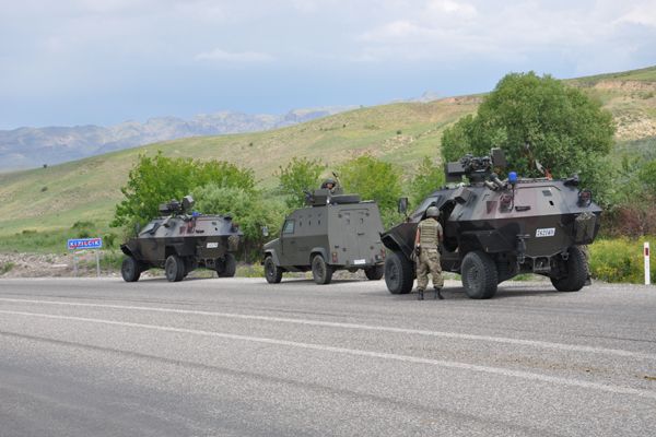 Askeri konvoya bombalı saldırı son anda önlendi galerisi resim 2