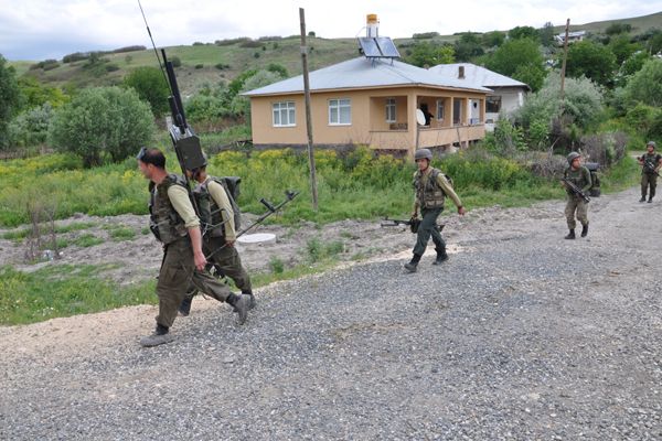 Askeri konvoya bombalı saldırı son anda önlendi galerisi resim 3