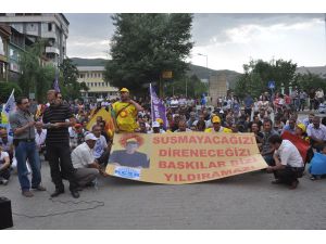 Oturma eylemi ile protesto edildi