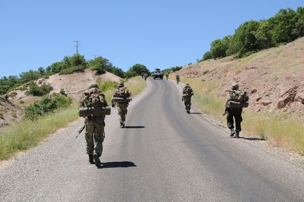 Tunceli’de askeri konvoya saldırı galerisi resim 4