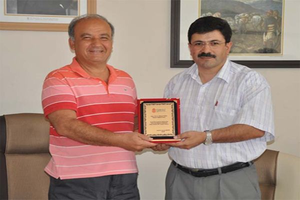 Dekan üniversiteden ayrıldı galerisi resim 2