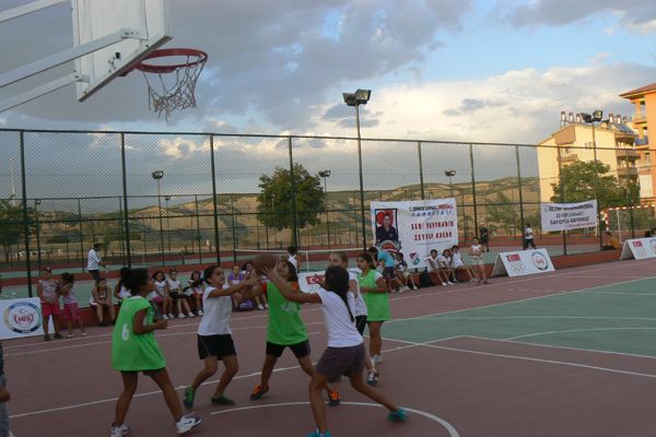 Basketbol İl Temsilciliği Zeynep Hocasını unutmadı galerisi resim 2