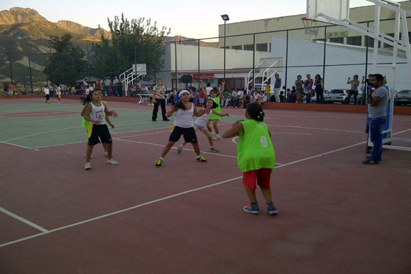 Basketbol İl Temsilciliği Zeynep Hocasını unutmadı galerisi resim 3