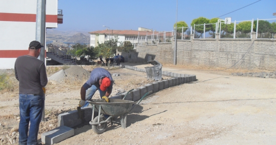 Pertek Belediyesinin Kilitli Parke Çalışma Devam Ediyor