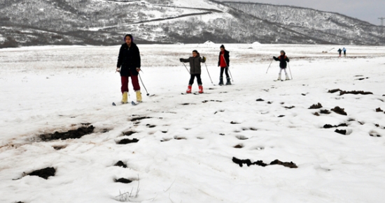 Tuncelili Kayakçılar Kar Bekliyor