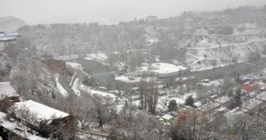 Tunceli'ye mevsimin ilk karı yağdı