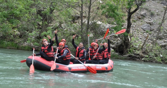 Munzur’da Rafting Heyecanı