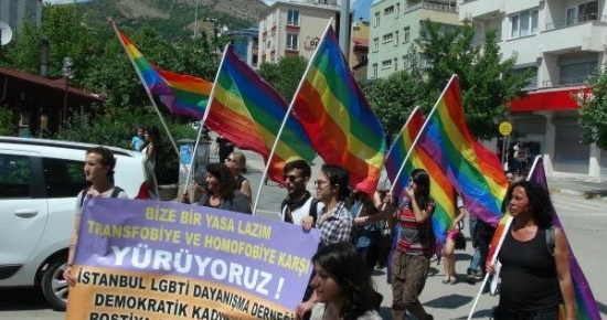 LGBTİ Üyeleri Tunceli'de Yürüdü