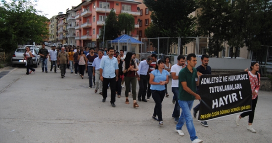 Öğrenciler, tutuklamaları protesto etti