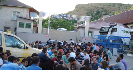 Tunceli’de gözaltı protestosu