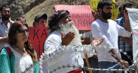 Alevi Dedesinden Baraj Yapanlara Beddua