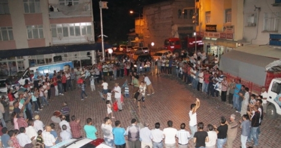 Çemişgezek ilçesinde seçim sonuçları coşkuyla kutlandı