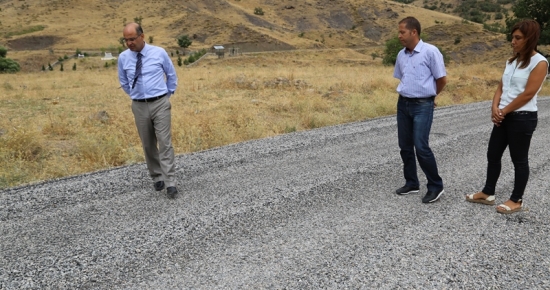 Nazımiye ilçesinde yol yapım çalışması