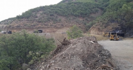 PKK'lılar Baraj inşaatında çalışan iş makinelerini ateşe verdi