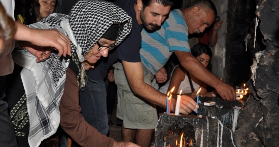 Tunceli'de Mumlar Barışa Yakıldı