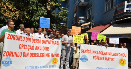 Eğitim-Sen'den Anadil ve Zorunlu Din Dersi Protestosu