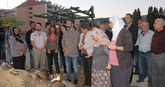 Dersim’de mumlar Kobene için yakıldı