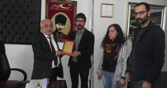 Öğrenci Konseyinden Yusuf Cengiz’e plaket