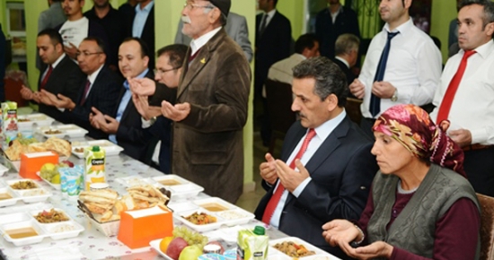 Valilikten Cem evinde iftar yemeği