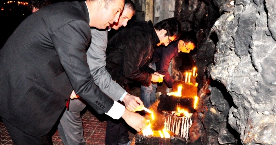 Belediye Eş Başkanları çıla yakıp niyaz dağıttı